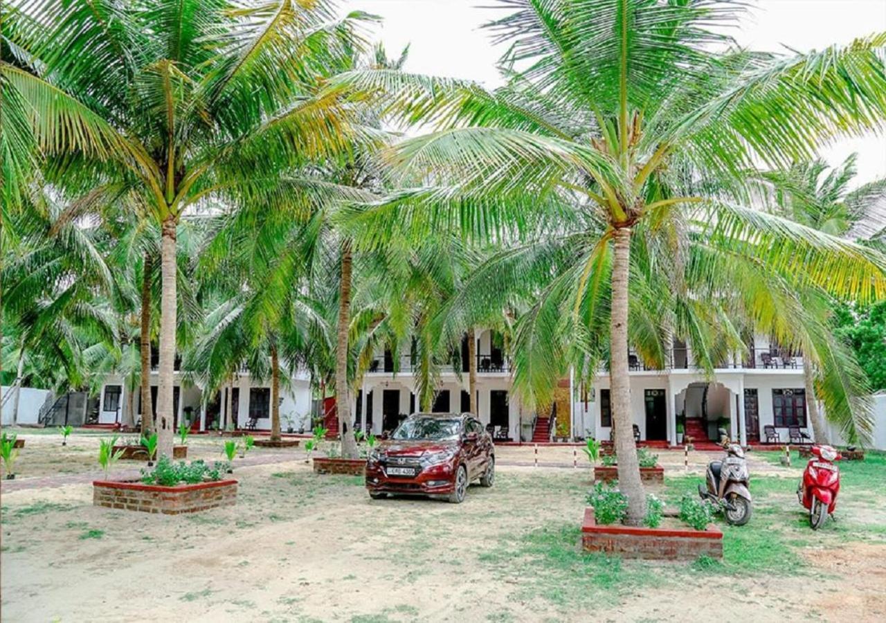 Crescent Sea Resort Nilaveli Eksteriør bilde